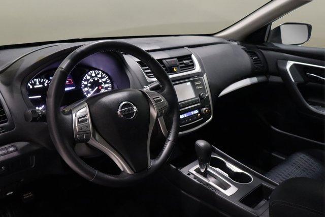 Photo of 2017 Brilliant Silver Nissan Altima