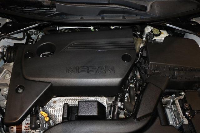 Photo of 2017 Brilliant Silver Nissan Altima