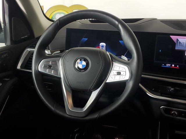 Photo of 2025 Mineral White Metallic BMW X7