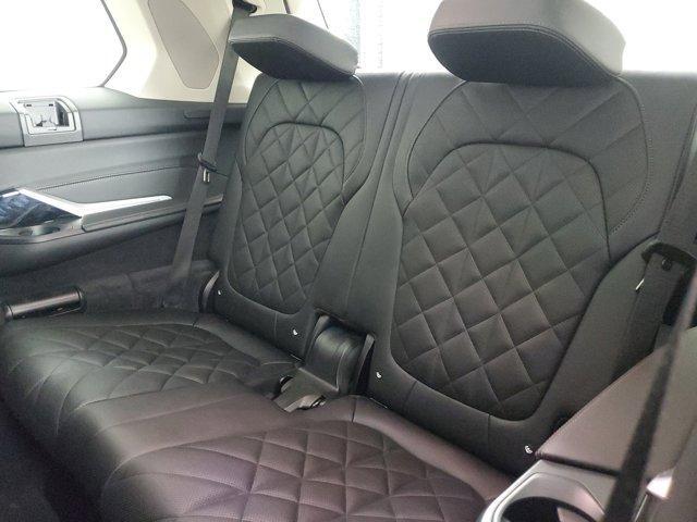 Photo of 2025 Mineral White Metallic BMW X7