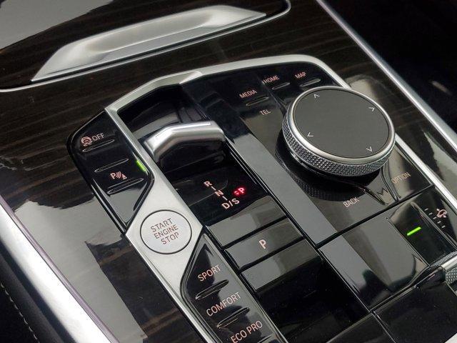 Photo of 2025 Mineral White Metallic BMW X7