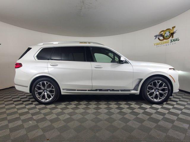 Photo of 2025 Mineral White Metallic BMW X7
