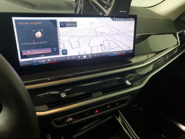 Photo of 2025 Mineral White Metallic BMW X7