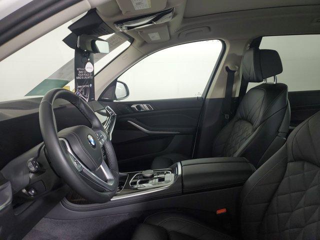 Photo of 2025 Mineral White Metallic BMW X7