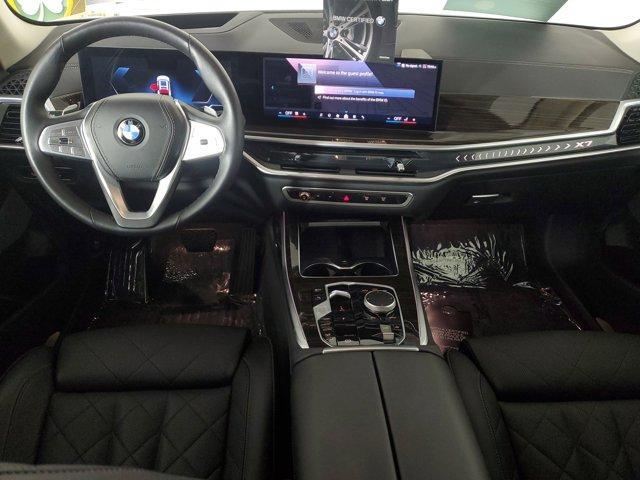 Photo of 2025 Mineral White Metallic BMW X7