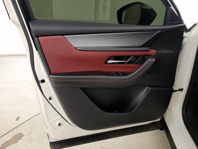 Photo of 2025 Pearl Mazda CX-70