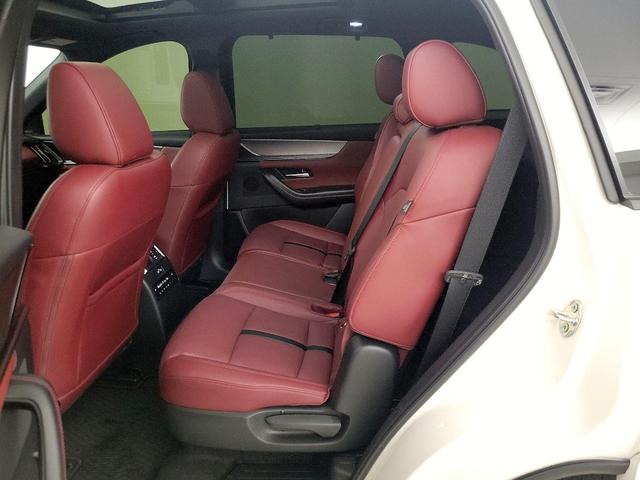 Photo of 2025 Pearl Mazda CX-70