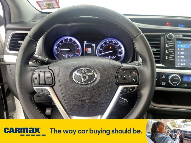 Photo of 2019 White Toyota Highlander