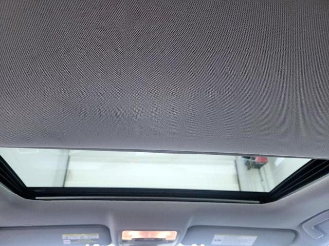 Photo of 2019 White Toyota Highlander