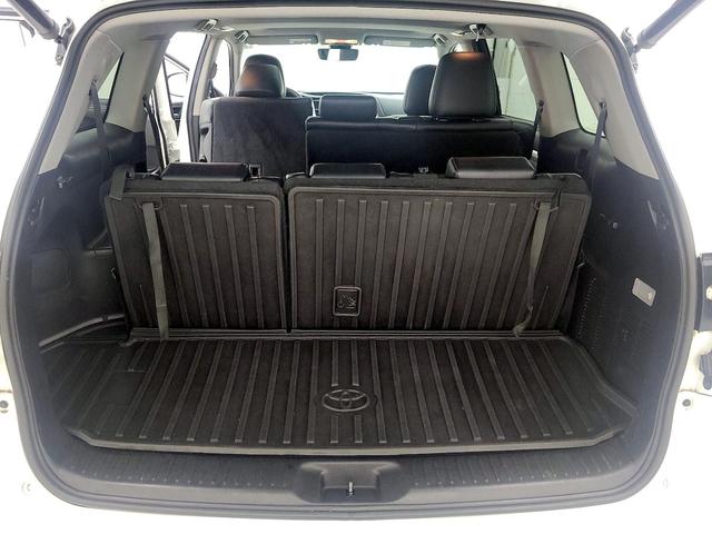 Photo of 2019 White Toyota Highlander