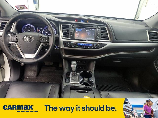 Photo of 2019 White Toyota Highlander