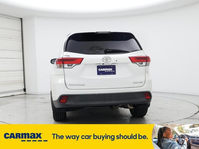 Photo of 2019 White Toyota Highlander