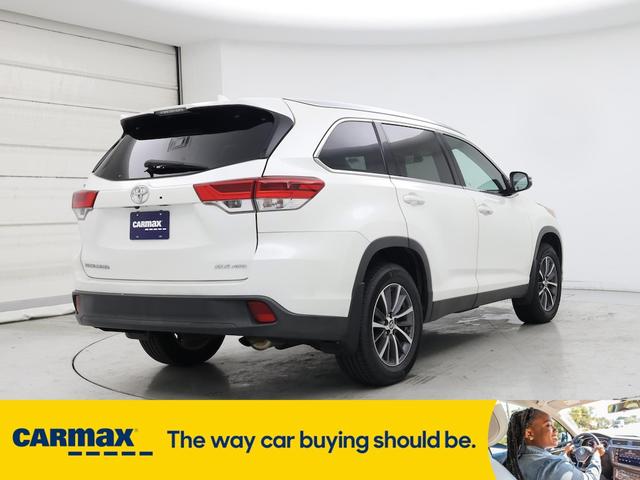Photo of 2019 White Toyota Highlander