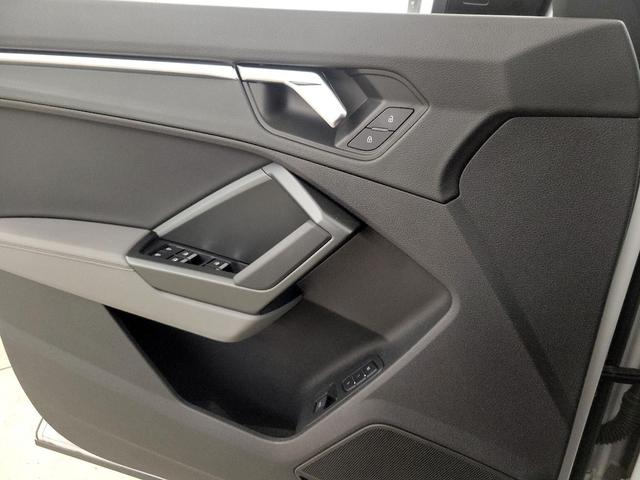 Photo of 2022 White Audi Q3