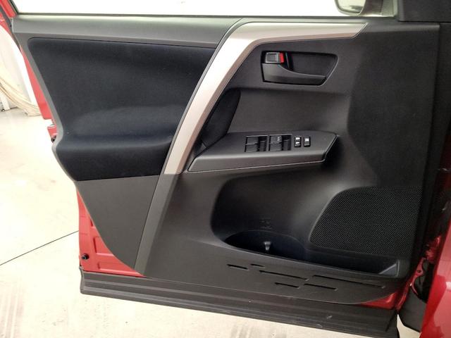 Photo of 2016 Red Toyota RAV4