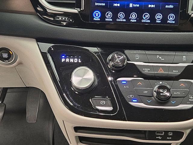 Photo of 2017 Black Chrysler Pacifica