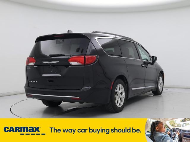 Photo of 2017 Black Chrysler Pacifica
