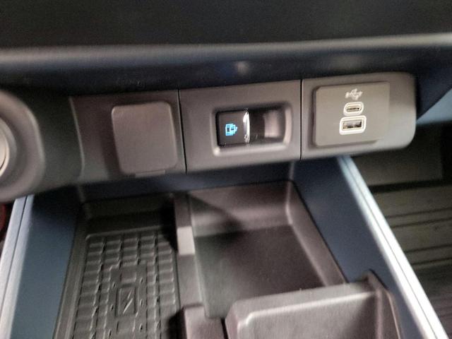 Photo of 2025 White Ford Maverick