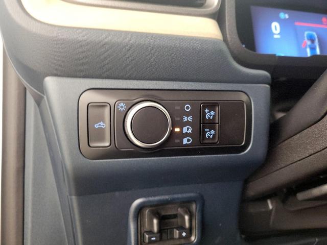 Photo of 2025 White Ford Maverick