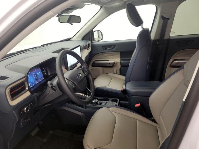 Photo of 2025 White Ford Maverick