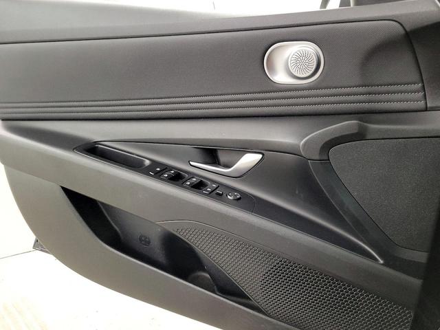 Photo of 2023 Black Hyundai ELANTRA