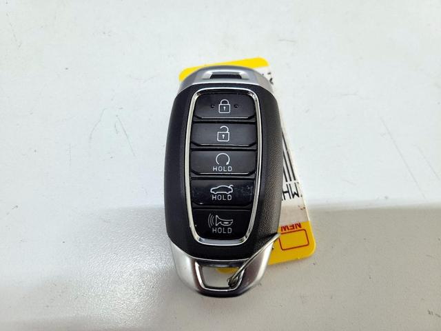 Photo of 2023 Black Hyundai ELANTRA