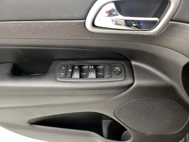 Photo of 2018 Black Jeep Grand Cherokee