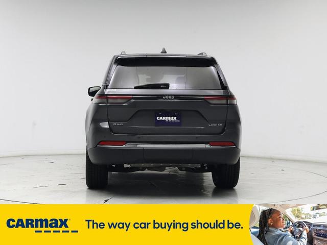 Photo of 2022 Gray Jeep Grand Cherokee
