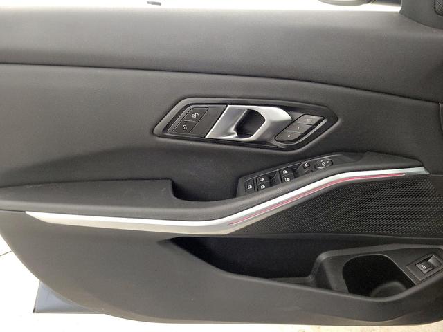 Photo of 2025 Blue BMW 330