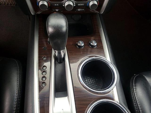 Photo of 2015 Silver Nissan Pathfinder