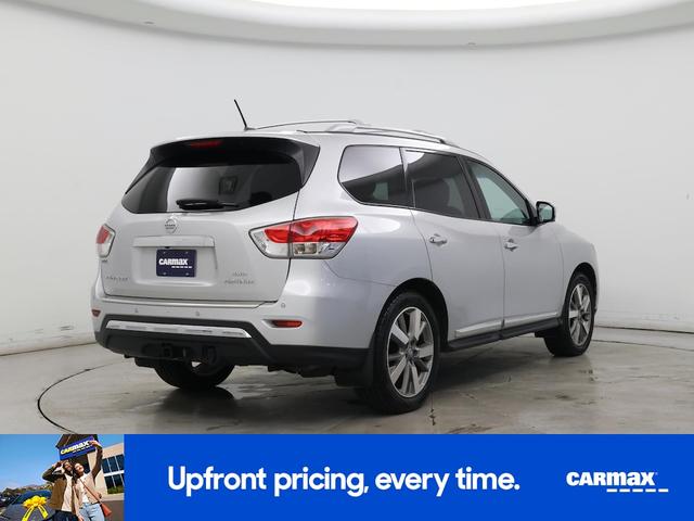 Photo of 2015 Silver Nissan Pathfinder