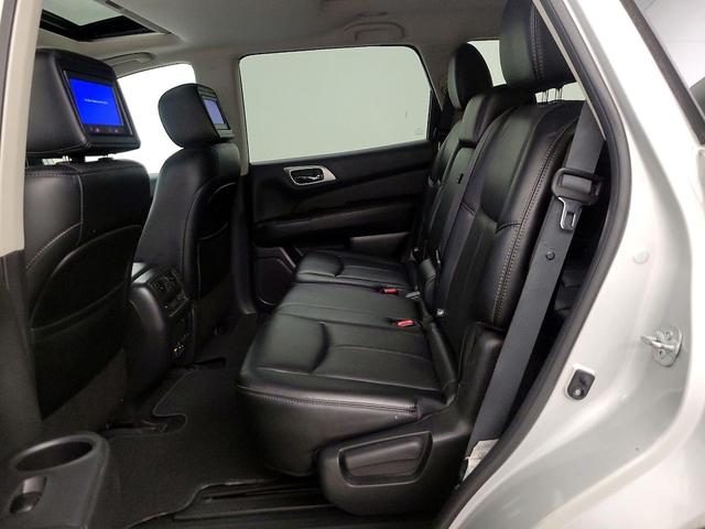Photo of 2015 Silver Nissan Pathfinder