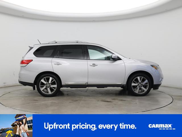 Photo of 2015 Silver Nissan Pathfinder