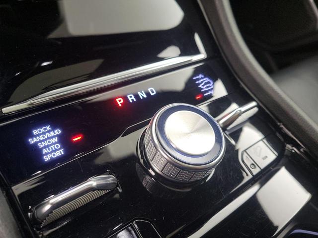 Photo of 2022 White Jeep Grand Cherokee