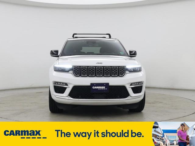 Photo of 2022 White Jeep Grand Cherokee