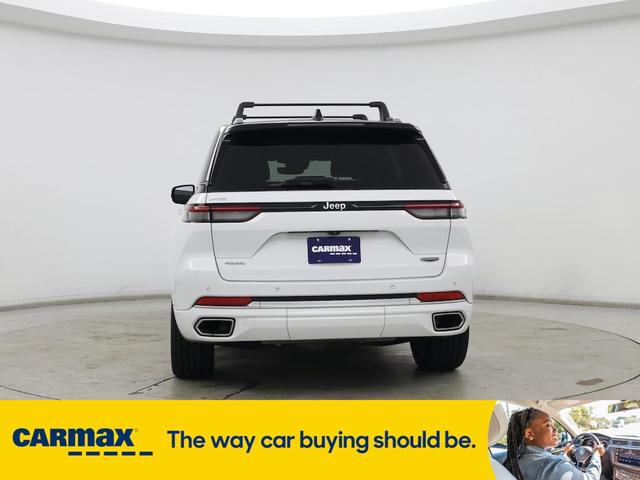 Photo of 2022 White Jeep Grand Cherokee