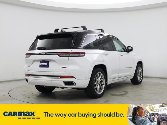 Photo of 2022 White Jeep Grand Cherokee