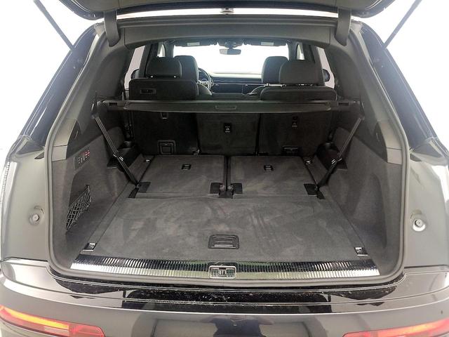 Photo of 2021 Black Audi Q7