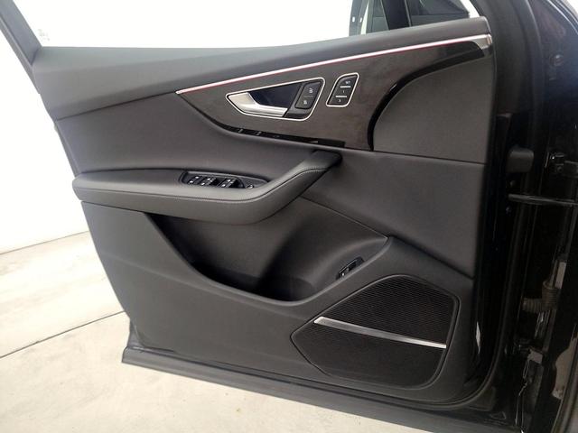 Photo of 2021 Black Audi Q7