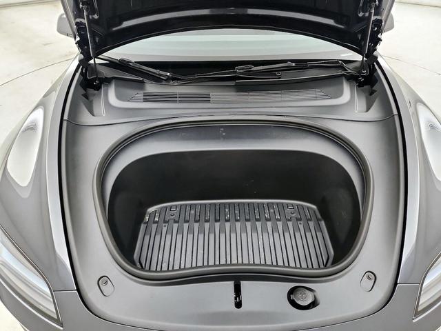 Photo of 2025 Gray Tesla Model 3