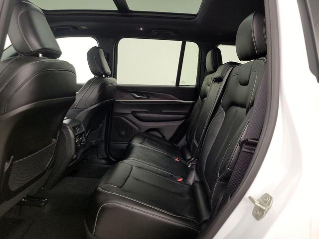Photo of 2024 White Jeep Grand Cherokee