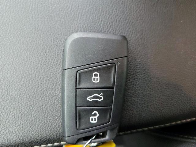 Photo of 2019 White Volkswagen Jetta