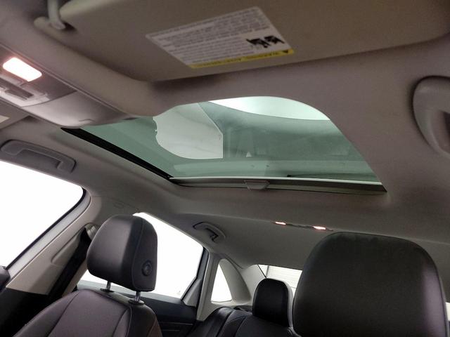Photo of 2019 White Volkswagen Jetta