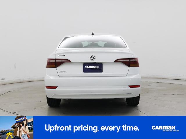 Photo of 2019 White Volkswagen Jetta