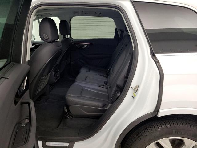 Photo of 2023 White Audi Q7