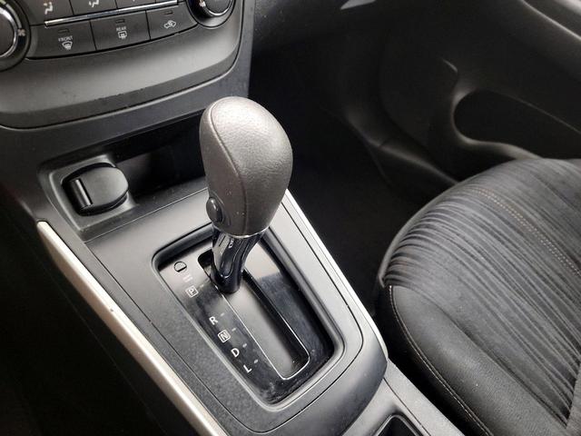 Photo of 2017 White Nissan Sentra