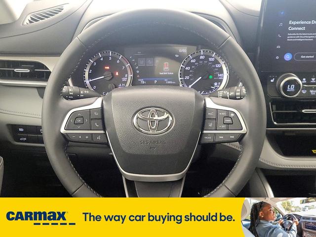 Photo of 2023 Black Toyota Highlander