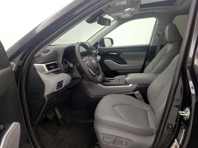 Photo of 2023 Black Toyota Highlander