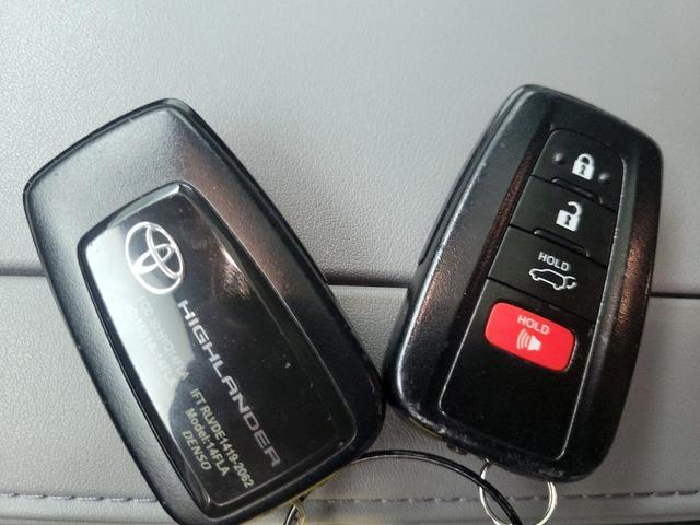 Photo of 2023 Black Toyota Highlander
