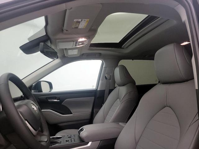 Photo of 2023 Black Toyota Highlander